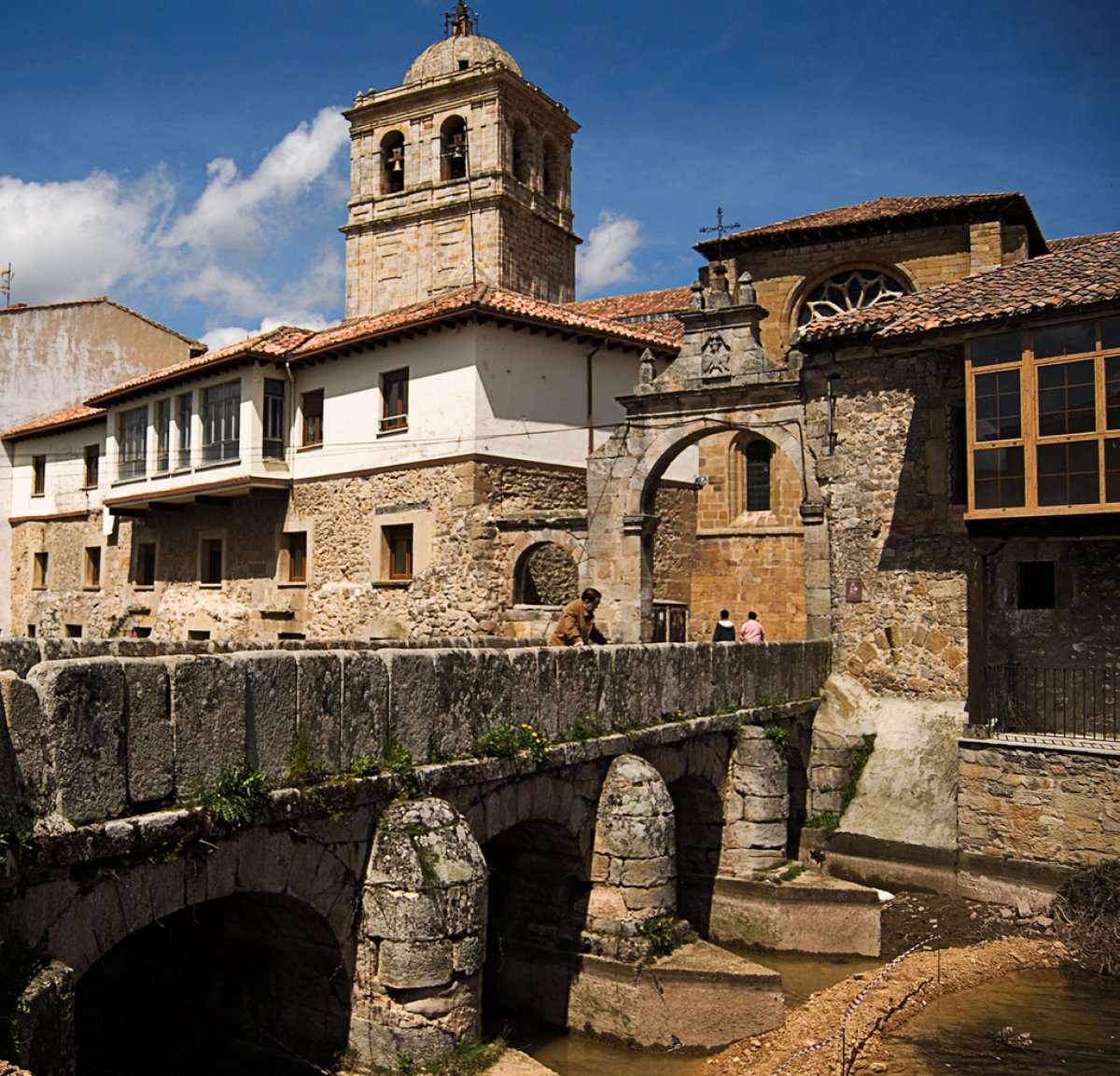 aguilardecampoolugaresdeinteres021004.jpg