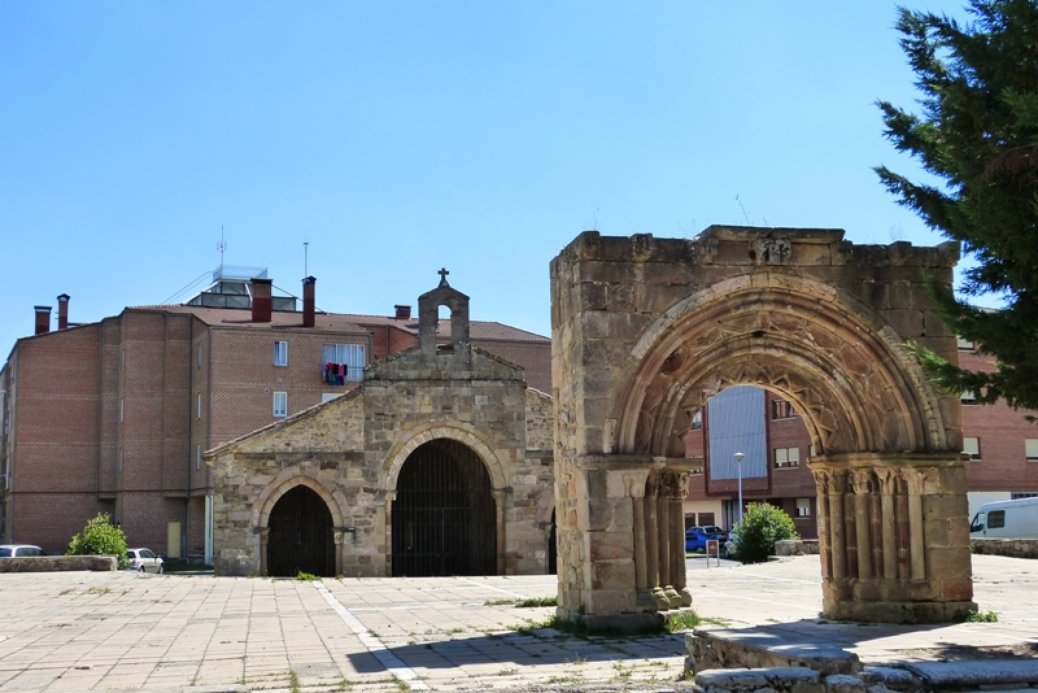 aguilardecampoomonumentos006008.jpg