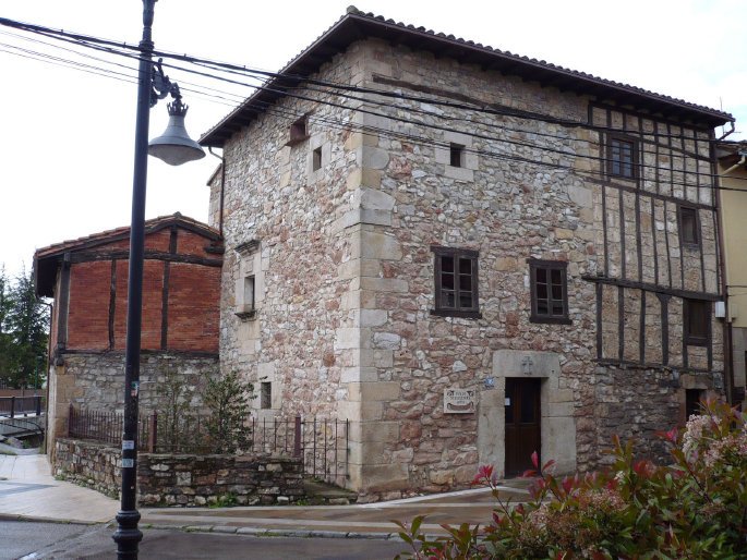 aguilardecampoomonumentos010007.jpg